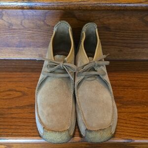 Clarks Wallabees Suede Lace-Up Casual Shoes in Tan